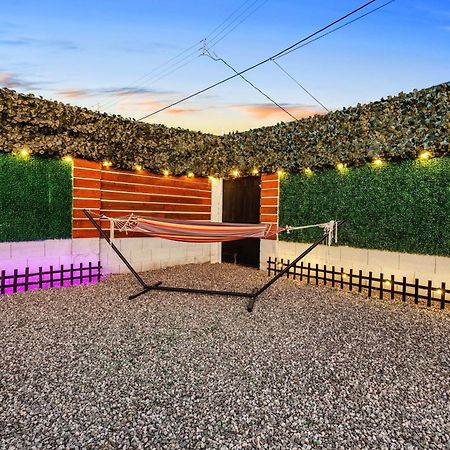 Phoenix Retreat - 2 Bedroom Home With King-Size Bed - 3 Smart Tvs - 10 Min From Airp - Unit A エクステリア 写真