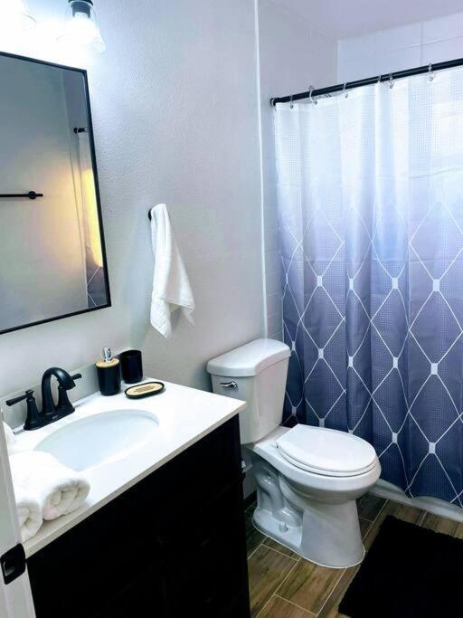 Phoenix Retreat - 2 Bedroom Home With King-Size Bed - 3 Smart Tvs - 10 Min From Airp - Unit A エクステリア 写真