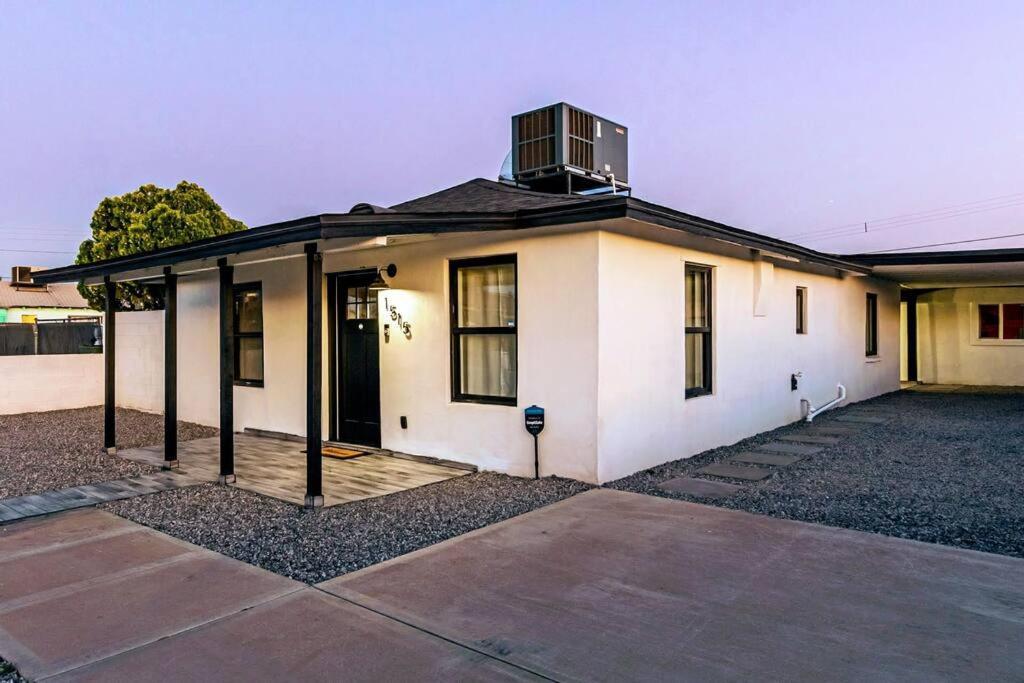 Phoenix Retreat - 2 Bedroom Home With King-Size Bed - 3 Smart Tvs - 10 Min From Airp - Unit A エクステリア 写真